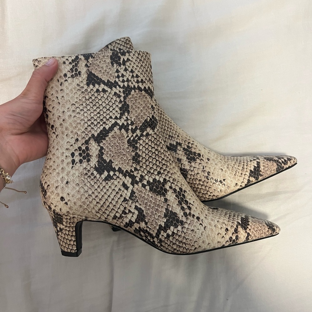 SCHUTZ Beige and Black Snakeskin Heeled Boots